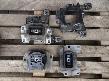 Ford focus mk3 1.0 ecoboost кронштейн подушка коробки, фото