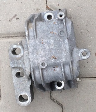 Audi a3 vw golf подушка двигуна 1k0199262m, фото