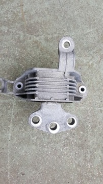 Cushion bracket motor astra j 4 13347449, фото