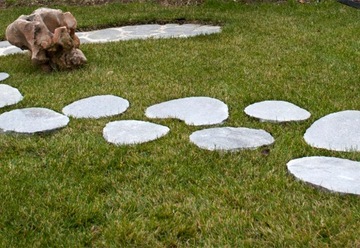 Stone track slate step gray oval garden battered smaller, фото