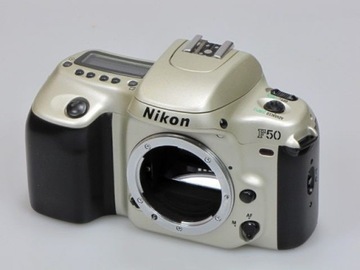 NIKON F50 Срібний корпус