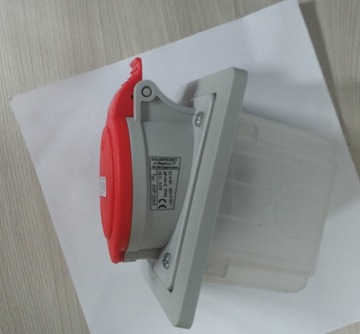 РОЗЕТКА ЭЛЕКТРОМЕТ P/T IP44 32A 5P 400V GSP