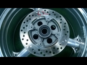 FELGA TYŁ POLEROWANA KAWASAKI ZX9R 00-03r 2001r