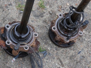 ВАЛ IVECO DAILY 35S12 С ПОДШИПНИКАМИ ABS 06-11R