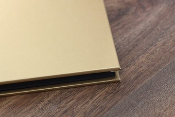 Золотая гостевая книга, черные страницы А4, 80 страниц.