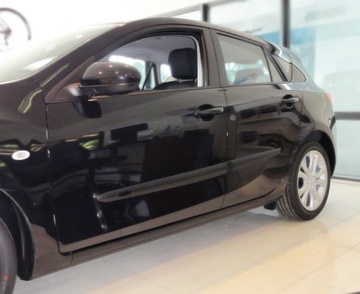 LIŠTA BOČNÍ DVEŘNÍ NA DVEŘE MAZDA 3 2009-2013