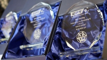 Statuetka szklana SZKŁO z grawerem laserowym 17cm do szkoły na prezent