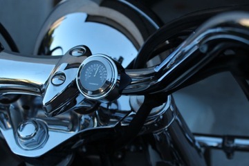 CHROM CHROMOWANY ZEGAREK + TERMOMETR NA KIEROWNICĘ MOTOCYKLOWY METALOWY