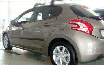 LIŠTA DVEŘNÍ BOČNÍ NA DVEŘE PEUGEOT 208 I 12-18 5D