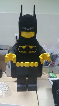 Фигурка, похожая на Бэтмена. украшение из кубиков LEGO