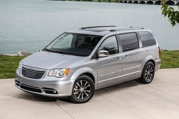 ХРОМИРОВАННАЯ НАКЛАДКА CHRYSLER TOWN COUNTRY 2011-