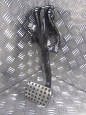 Педаль тормоза mercedes amg 2042902101 фото №1