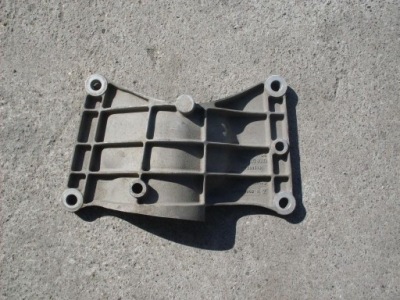 Audi a8 d3 3.0tdi 4e0803808d опора коробки фото №1