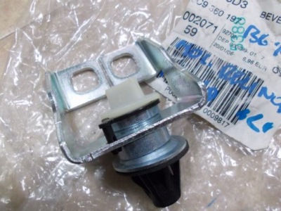 Крепеж рейлинг vw passat b6 перед новый оригинал. фото №1