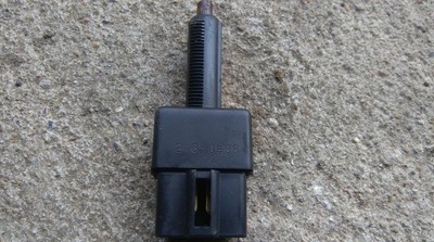 Mitsubishi space runner датчик стоп-сигнал гальма фото №1