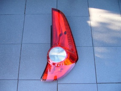 Opel agila 2 b ii права лампа задня задня 2008- фото №1