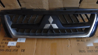 GRILLE CALANDRE DU RADIATEUR MITSUBISHI PAJERO 3 V60 MN117713/4 - milautoparts-fr.ukrlive.com