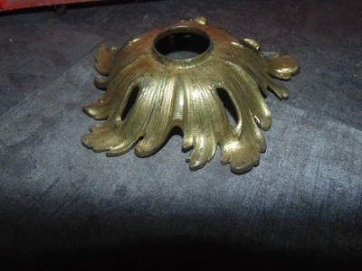 Secesja,mosiężna część żyrandola,lampki,śr.12,5 cm