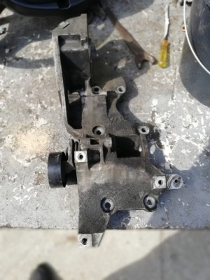 Кронштейн генератора основание vw seat 03l903143d фото №1