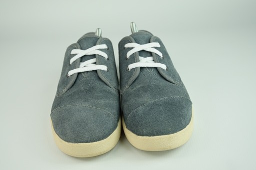 КРОССОВКИ TOMS ЖЕНСКИЕ, РАЗМЕР 36,5, ИЗОЛИРОВАННАЯ КОЖА