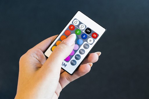 2 светодиодные лампы E27 9 Вт 60 Вт 806 лм OSRAM RGBW + ПУЛЬТ ДИСТАНЦИОННОГО УПРАВЛЕНИЯ