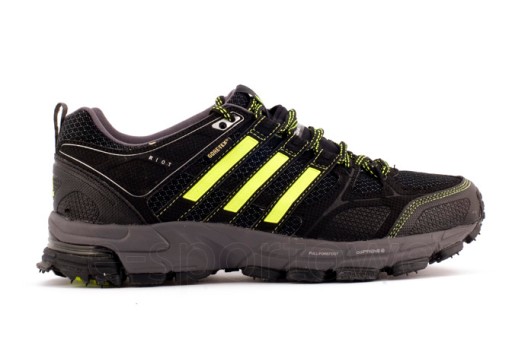 ADIDAS SNOVA Riot 3 GTX M G50156 r.39 киберспорт