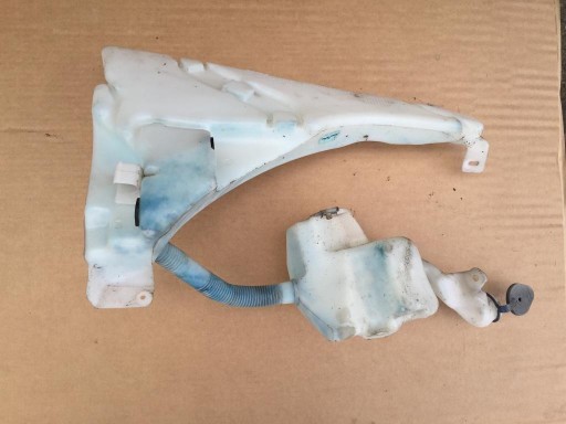 ZBIORNICZEK SPRYSKIWACZY VOLVO C30 S40 V50 2004-2012