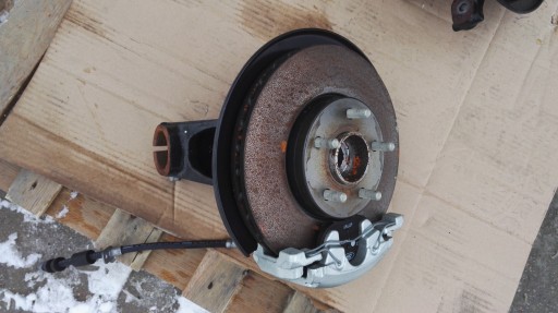FORD FOCUS MK3 LIFT ZWROTNICA PIASTA LEWA PRZÓD