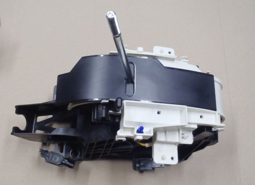 33560-12500 - Auris II 12-15 COROLLA E16 важіль перемикання передач Автомат