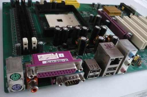 Základná doska EPOX EP-8KDA7I AGP DDR SATA s754