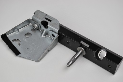 Левая монтажная пластина Audi R8 Spyder 4s7813929d