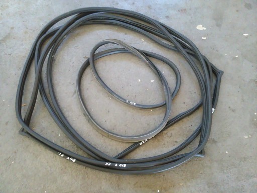 KIA RIO IV V 2017-18 ПРОКЛАДКА ОТВЕРСТИЯ КУЗОВА АВТОМОБИЛЯ