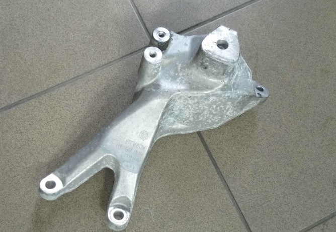 4H0199307AF BRACKET BRACKET MOUNTING ENGINE AUDI A8 D4 photo 2 - milautoparts-fr.ukrlive.com