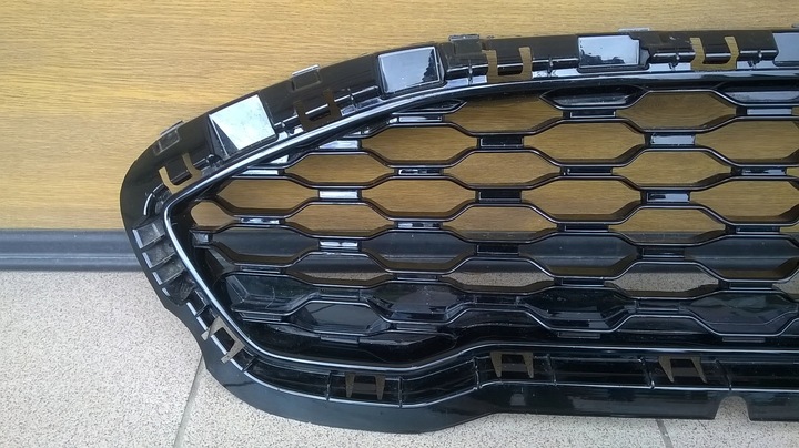 FORD FIESTA MK8 ST GRILLE RADIATOR GRILLE CENTRAL NEW CONDITION ORIGINAL photo 2 - milautoparts-fr.ukrlive.com