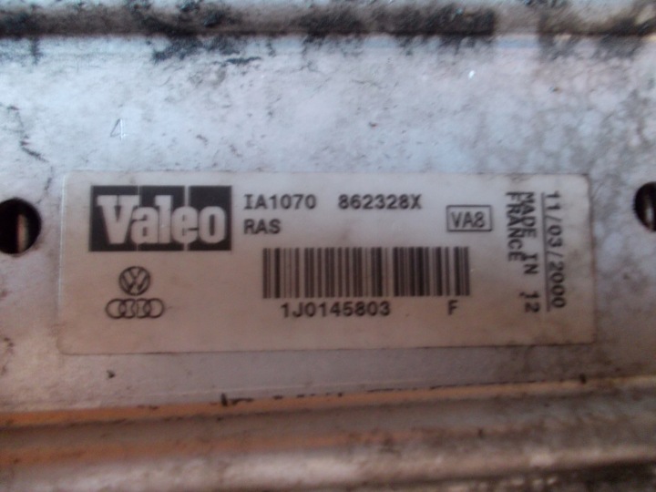 RADIATEUR ÉCHANGEUR AIR-AIR PASSAT B5 1.9 1J0145803