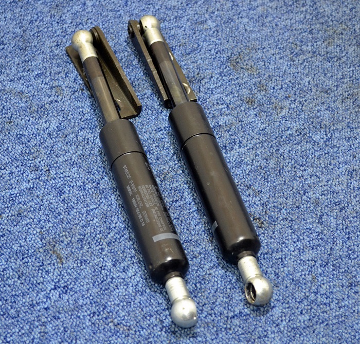 фото №1, Volvo v70 xc70 амортизатор задньої кришки зад 9187315