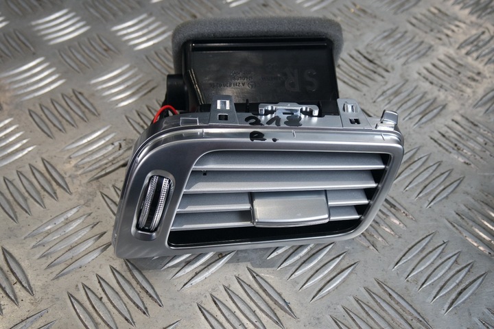 фото №1, Правая решётка воздуховод mercedes cls w218 a2188301054