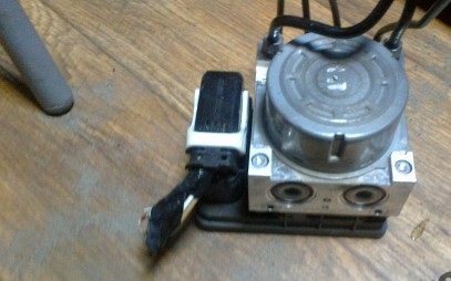 фото №1, Насос abs peugeot 208 c3 ds3 10-