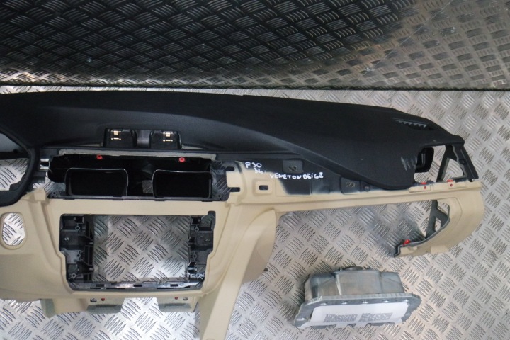 фото №7, Ідеальна консоль торпедо bmw f30 f34 venetonbeige hud