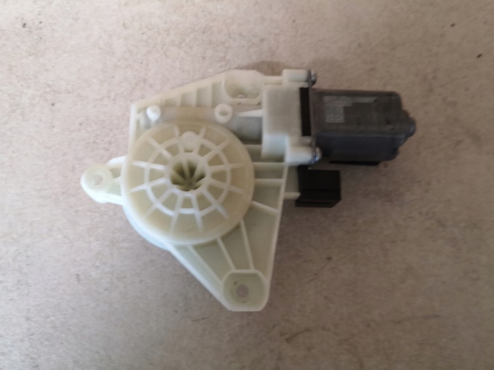 фото №1, Двигунчик скла праві vw passat b8 5q4959802d