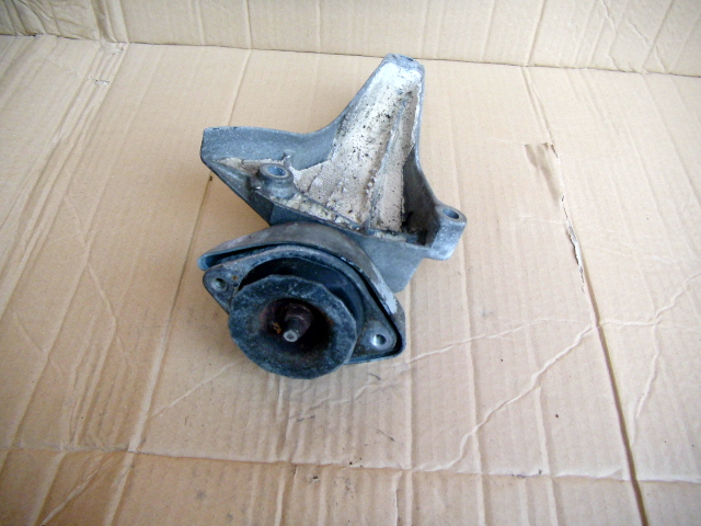 фото №6, Audi a6 c5 2,8b лапи правая коробки 8d0399114t