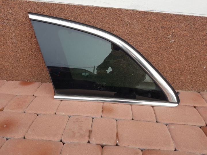 OKNO Bočné zadná Insignia kombi ciemna 2008r