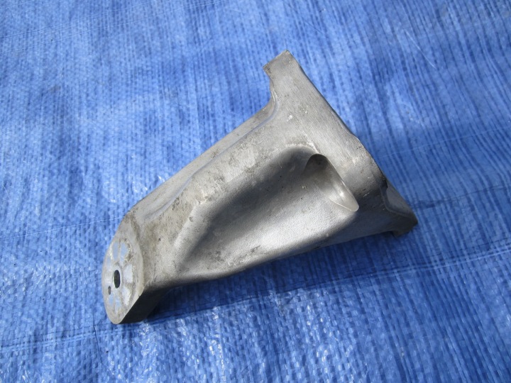 engine mount left Audi Q7 6.0 V12 05A199307A
