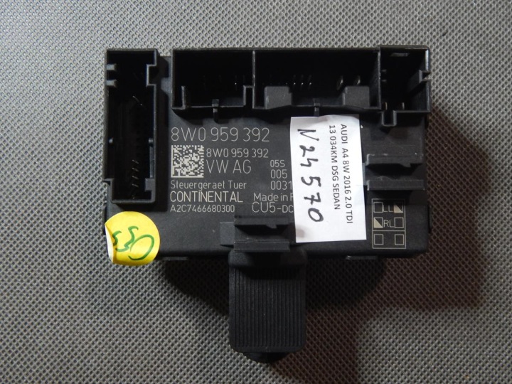 AUDI A4 B9 modul dvere pravý predok 8W0959392