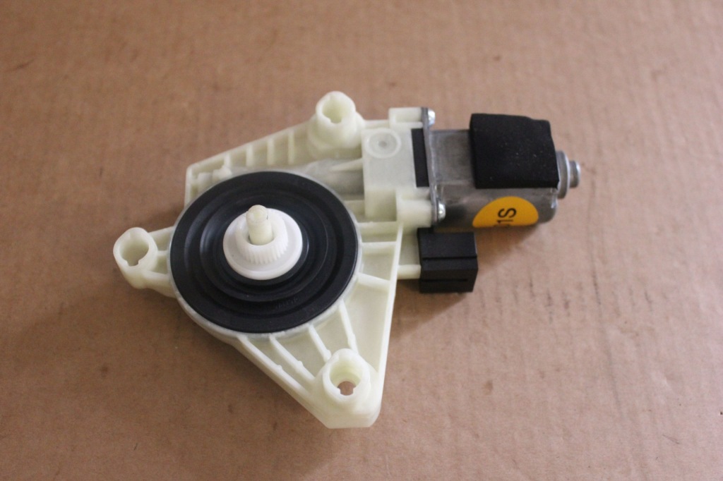 Купить Моторчик окон перед левый vw passat b8 5q4959801c