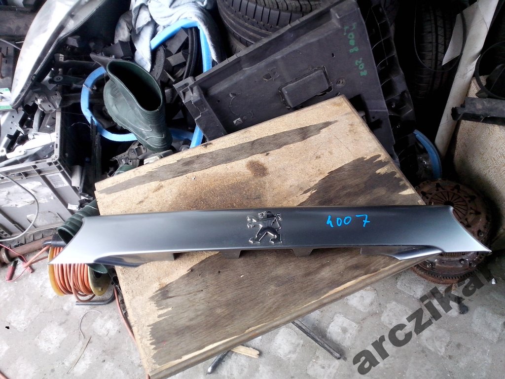 фото №2, Накладка крышки задний peugeot 4007