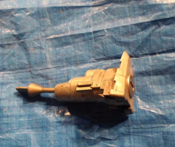 фото №1, Vw cc fl вкладка замка левая 3c8837167a