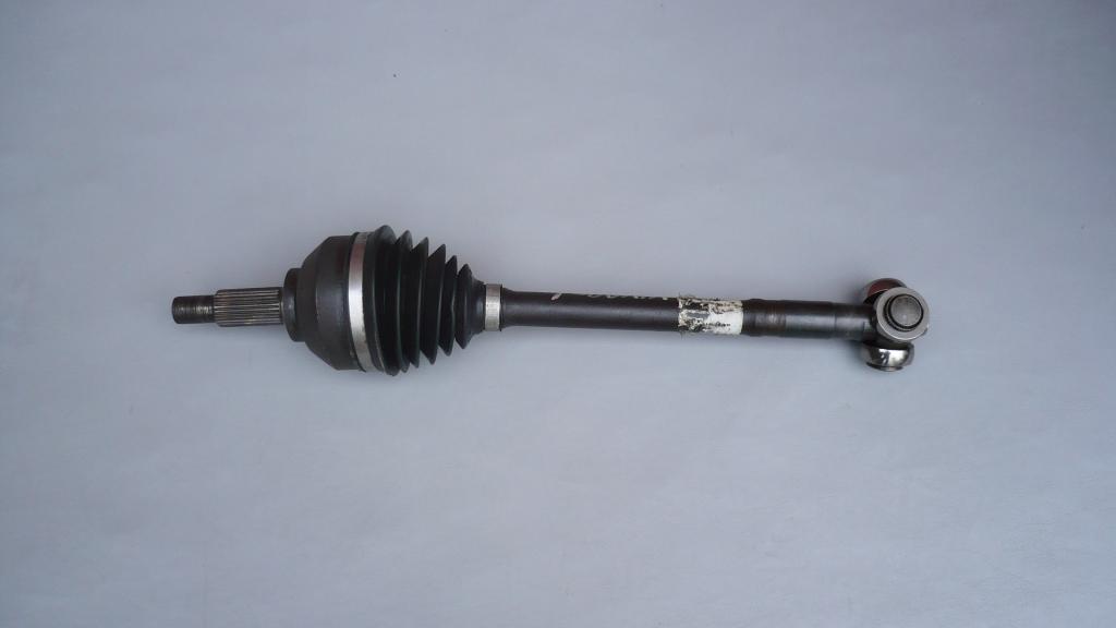 Купити Привідний вал ліва renault trafic vivaro 2,0 dci 06 --