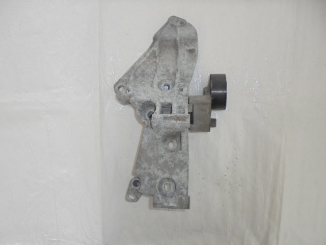 фото №1, Dacia logan 1.5 dci кронштейн генератора 8200425034