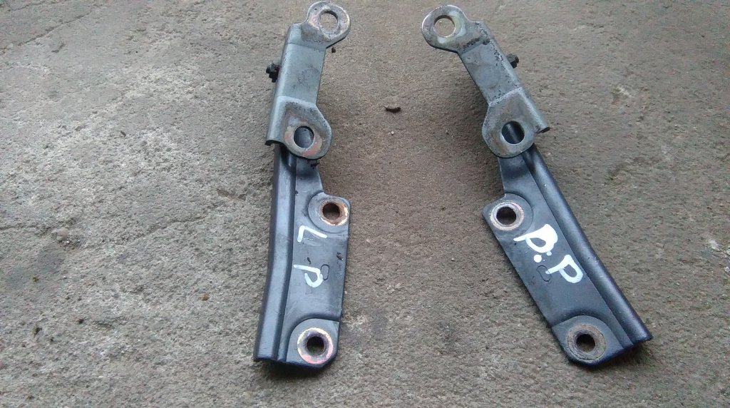 фото №1, Mitsubishi carisma петля капот передней